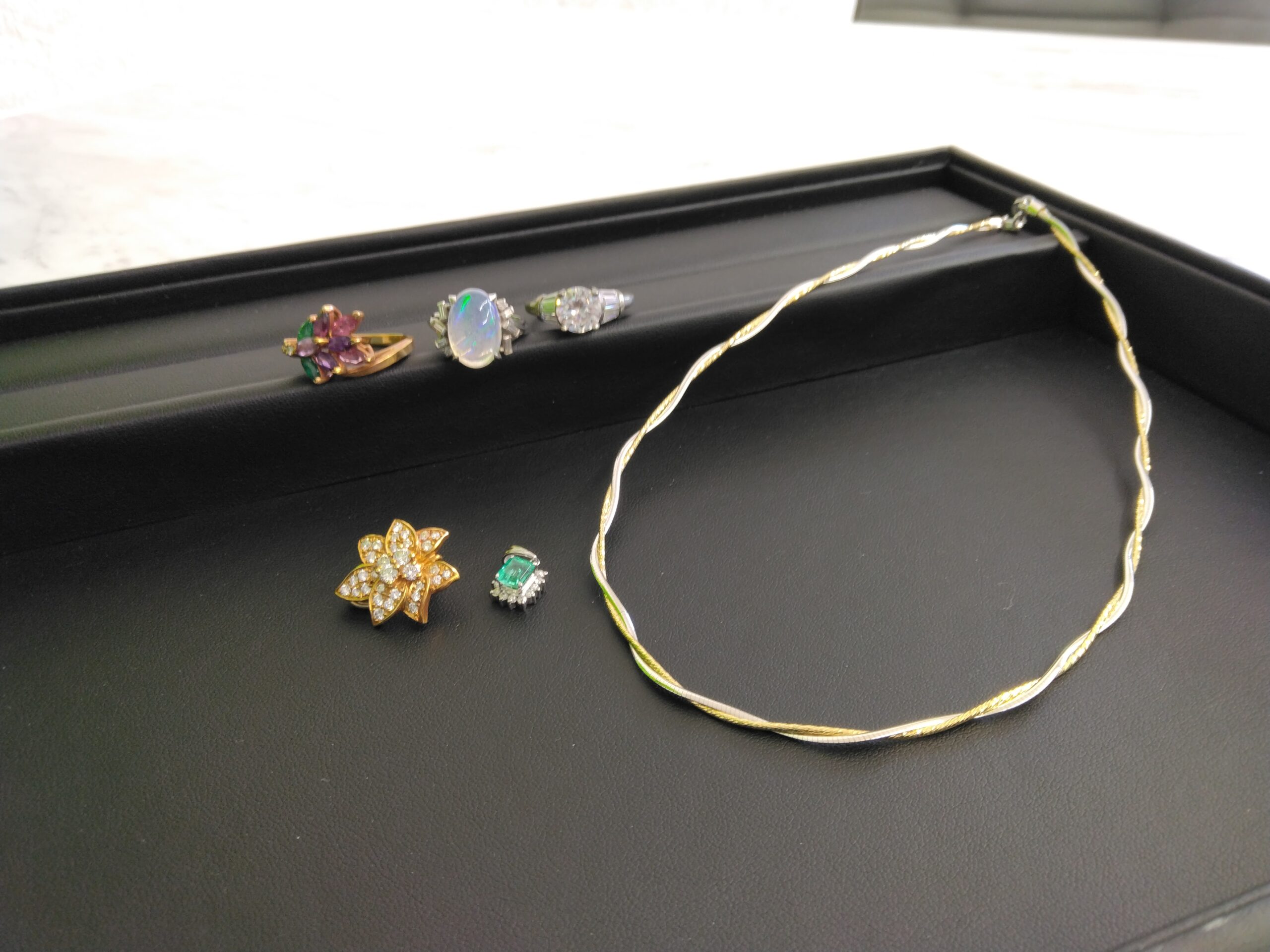 金・プラチナ・銀製品の相場は日々変動 まずはリアルタイム相場をチェック！ 【買取専門店ブランドプラス宇多津店】へ高価買取安心の買取専門店【公式】